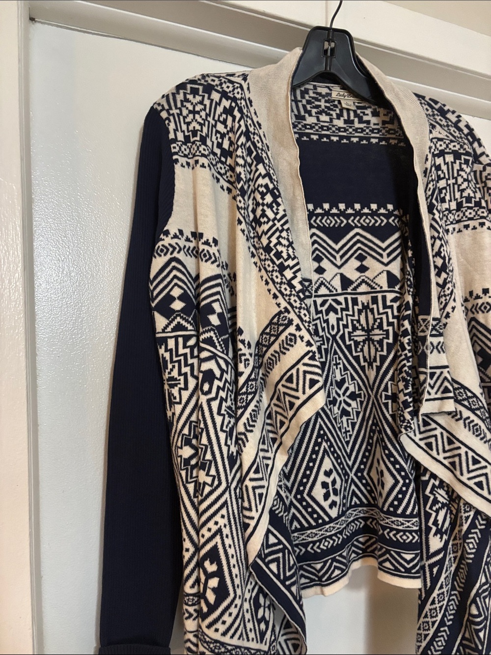 Geometric Open-Front Cardigan in Navy Blue and Cream - Picture 3 of 6